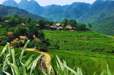 Pu Luong 2 Days 1 Night Trekking Tour from Hanoi | Villages, Water Wheels & Bamboo Rafting